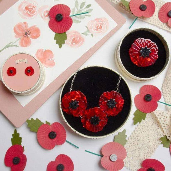 Necklace: poppy field, red